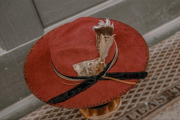 What a great color, we have a huge selection of felt and straw hats that can all be customized.