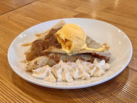 A flavorful crepe filled with warm cinnamon apple. Topped with cinnamon, caramel, and Mexican vanilla ice cream.