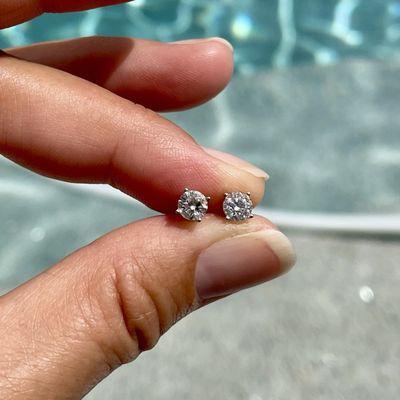 Diamond earrings in question