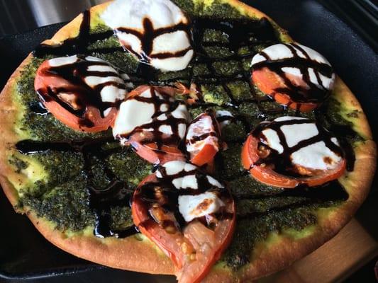 Caprese flatbread