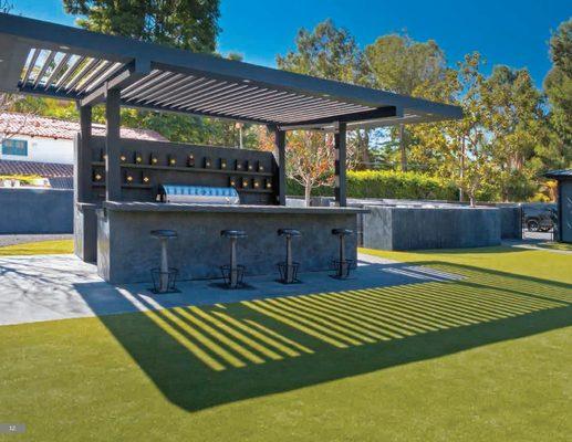 Louvered Metallic Pergola