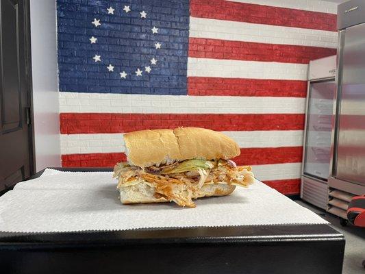 Ninni  Buffalo Chicken Hot pepper cheese or Provolone Lettuce Tomato Onion Chipotle Mayo on a     6" roll