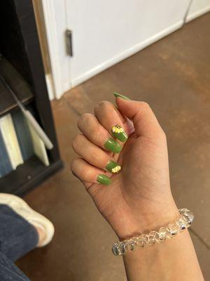 Green sun flower nails