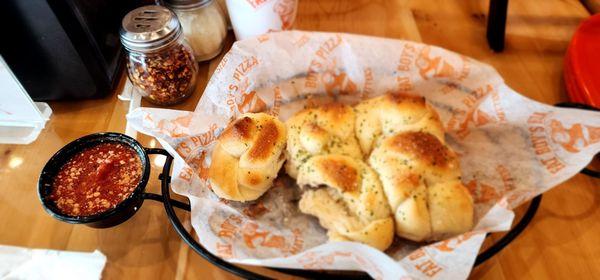 Garlic Knots.