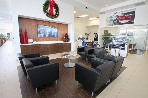 Braman BMW Jupiter Dealership Lobby