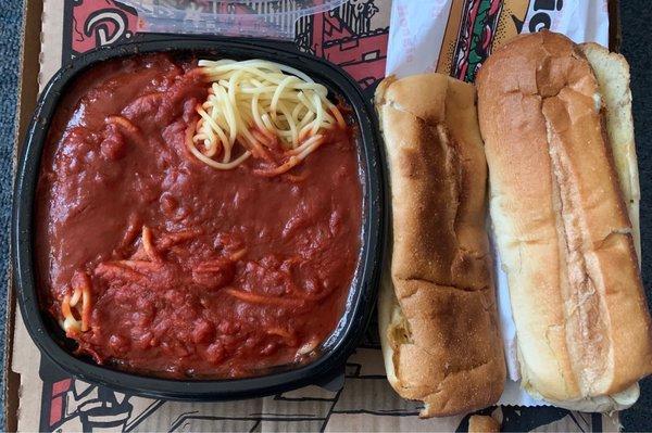 Spaghetti with marinara. Garlic bread. Complimentary bread.