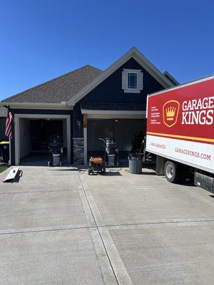 Truck and equipment for Coating a garage floor