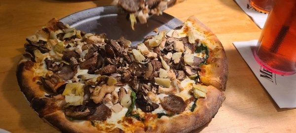 Artichoke, fresh mushrooms, Italian sausage grilled chicken & spinach pizza