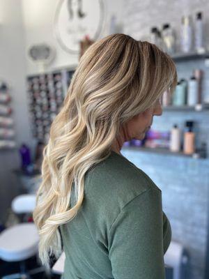 Lived in balayage blonde with 18 inch halo