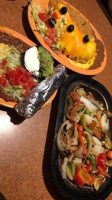 Veggie fajitas and pollo fundido