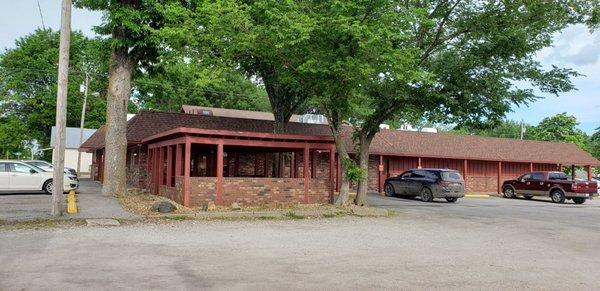 Building and outdoor seating area