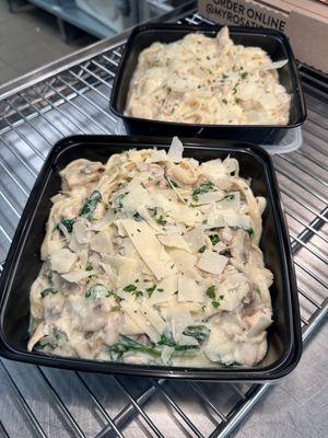 Build Your Own Pasta - Fettuccine Alfredo w/ Spinach & Mushrooms