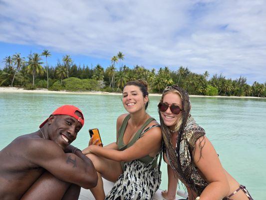 Exploring the Bora Bora lagoon!