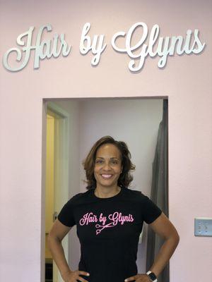 Growing my hair out with Glynis. Today's hairstyle shows relaxer, highlights, and curling