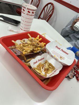 Animal style fries were fire! Our cashier Alex T was very polite and helpful. We enjoyed our meal ;)