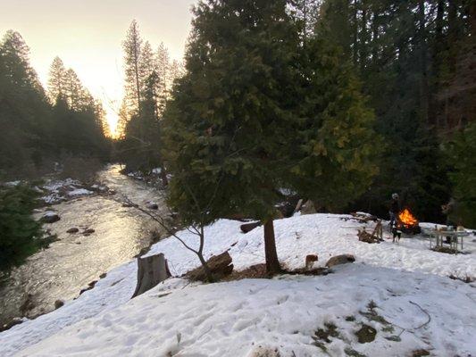 American River behind Sierra Inn