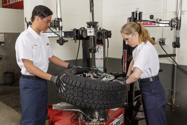 Les Schwab Tire Center Tire Mounting - Clovis, CA, United States