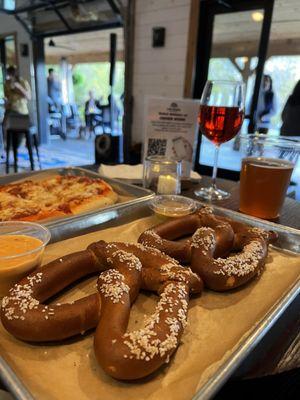 Delicious food; Pretzels w/warmed IPA cheese & mustard, flatbread pepperoni pizza (really good dough), a glass of Rose & 16oz Oktoberfest!