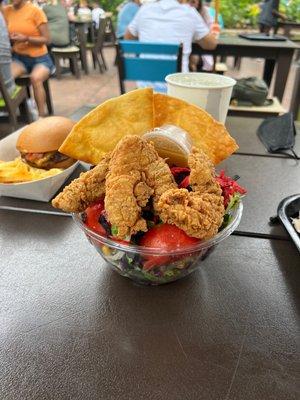 Salad with fried chicken