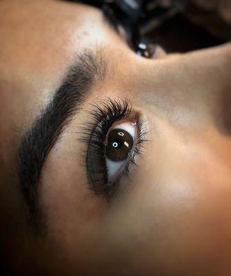 Classic lashes with volume