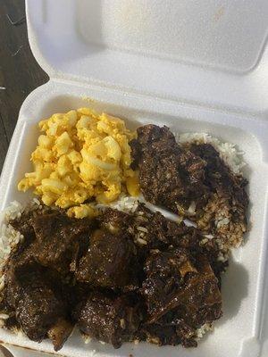 Oxtails Macaroni & Cheese