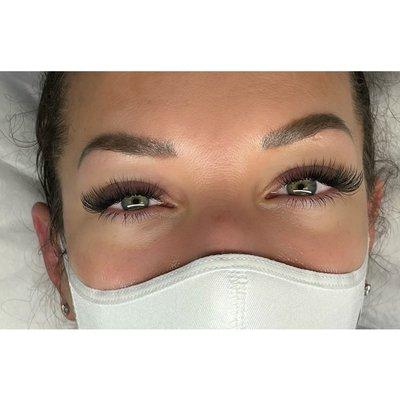 Volume lashes w/ bottom extensions