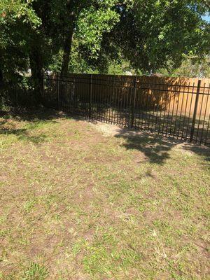 Back fence in aluminum