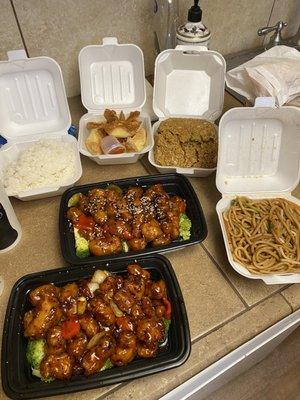 White rice, Brown rice, Lo mein, Crab puffs, General Tsos, Sesame chicken, Hot and Sour Soup