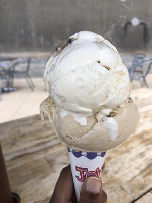 Single scoop of salted caramel cookie dough and oatmeal cookie latte