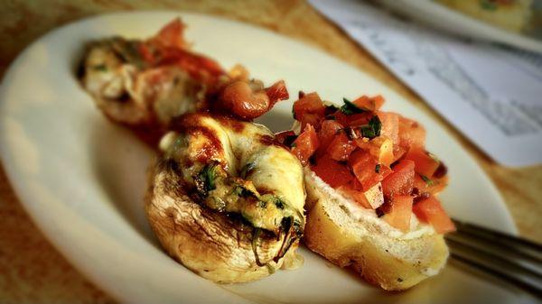 Otto 's Sampler (bruschetta, Prosciutto-wrapped shrimp, Broiled Mushroom Caps