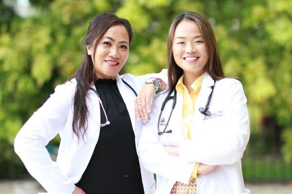 From left to right: Dr. Winnie M Wong (黄文丽), DNP  Dr. Li H Kruszka (黄礼), DNP