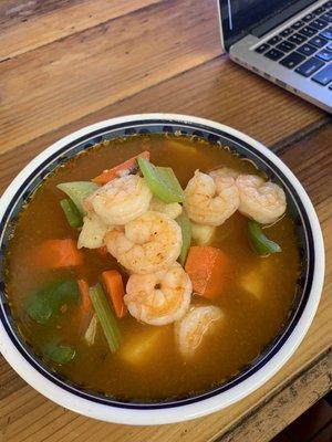 Caldo de camarón con pescado delicioso