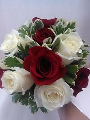 red and white roses arrangement