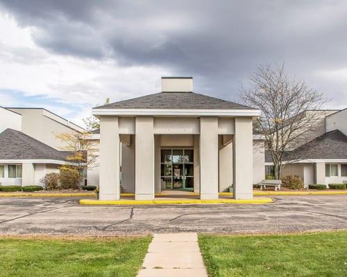 Hotel Exterior and Main Entrance