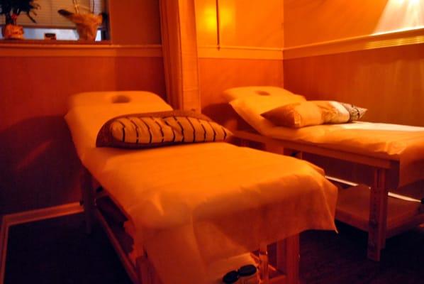 Couple's room with 2 massage bed