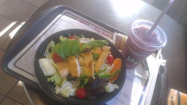 Grl Ckn Caesar Salad, 4.49$. M Blue Pom Smoothie, 2.99$. Sooooo gooood!!