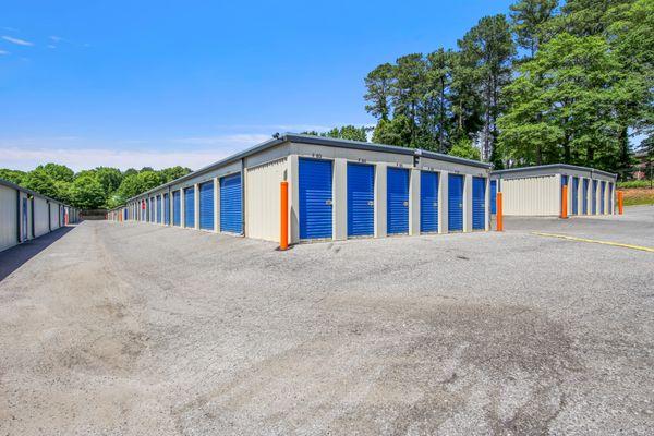 Drive up units of Morningstar Storage on New Hope Road