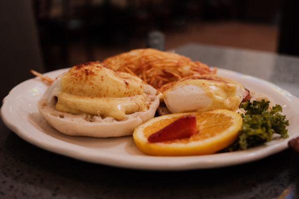 CLASSIC EGGS BENEDICT with HASHBROWNS