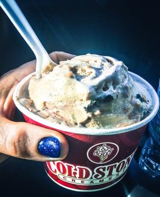 Mud Pie Mojo(Coffee Ice Cream,Crushed Oreos,Peanut Butter,Roasted Almonds & Hot Fudge! Yummy In My Tumny!!