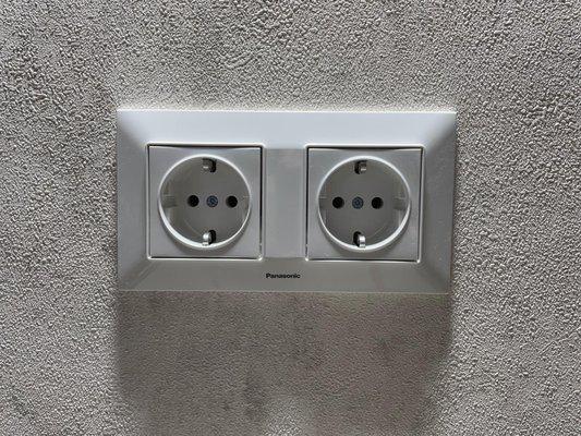 Electrical outlet installation