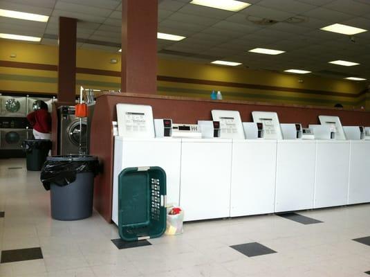 Laundry center