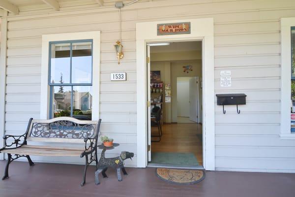 Entrance to Alderbrook Pet Hospital - warm and inviting!