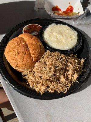 Pulled pork sandwich