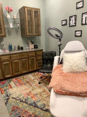 Make yourself comfortable in the private procedure room with low music as you are reclined for your lash and brow services.