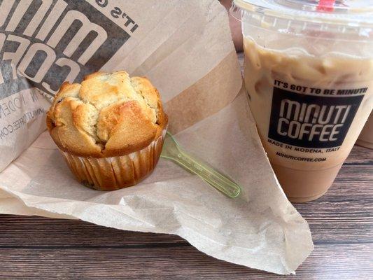 Blueberry muffin and Vanilla Shakerato