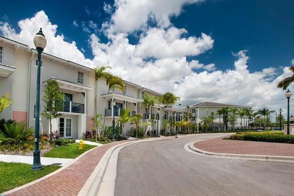 Town City Center  Luxury Apartments in Pembroke Pines, FL http://apartmentspembrokepines.com