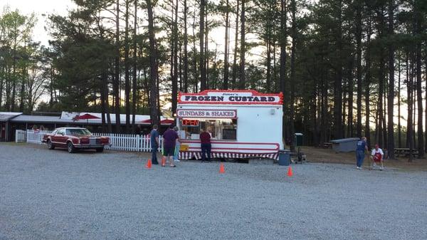 The stall is right by the parking lot of Skinquarter market.