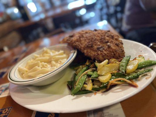 FRED'S FAMOUS FRIED CHICKEN