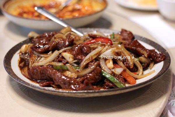 E15 Tender Fried Black Beef in Black Pepper Sauce 黑椒嫩牛柳 ($18.95)