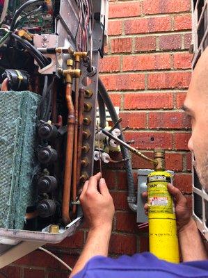 We do repair HVAC unit in the heart of Brooklyn.
 We specialize in mini split repairs as well as heat pumps all over New York city.